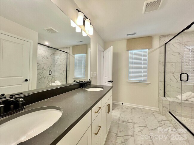 Building Photo - 15906 Parkside crossing Dr