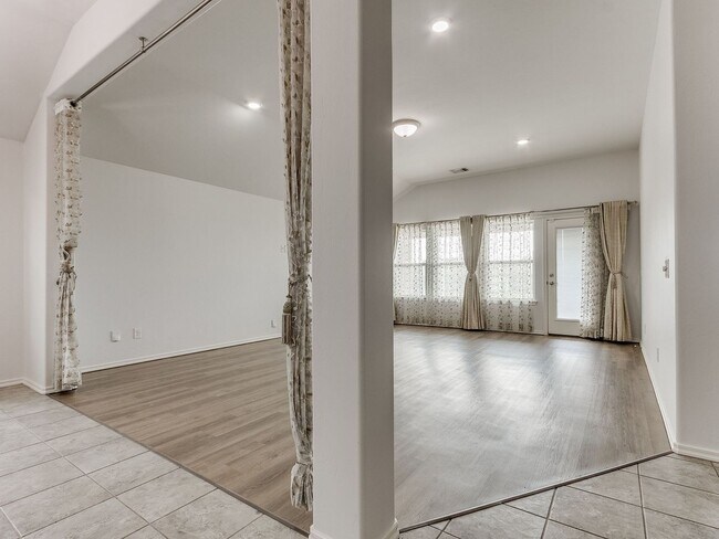 Building Photo - 15704 Caney Dr