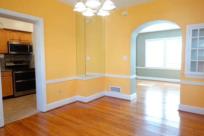 Building Photo - 800 Maplewood Ave