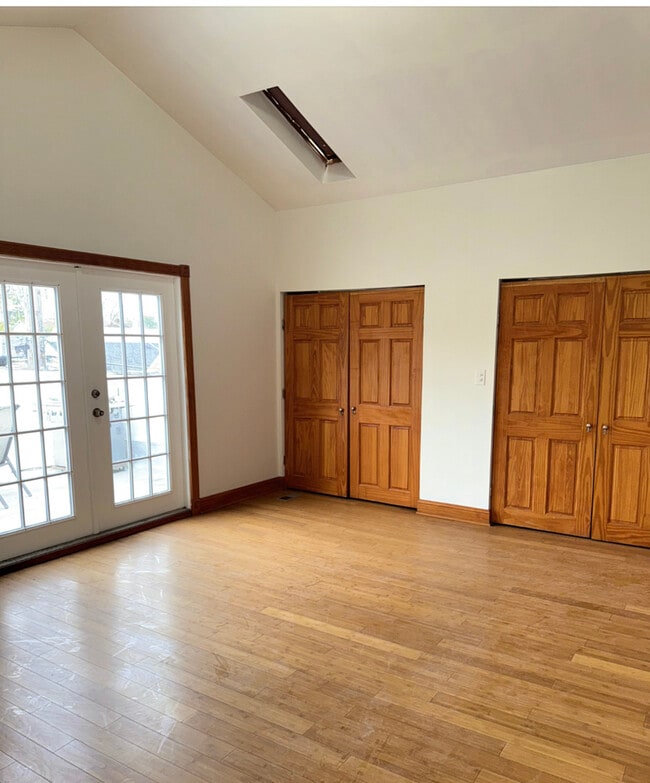 Building Photo - 1814 W Pershing Rd