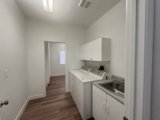 Building Photo - 2470 sq ft, remodeled single story, hard to find 5 bed, 2.5 bath, 2 car garage in guard gated Sta...