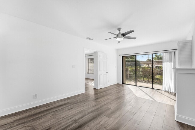 Building Photo - 500 NE 48th St