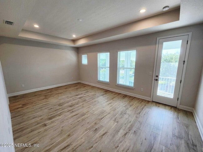 Building Photo - 541 Crestview Dr