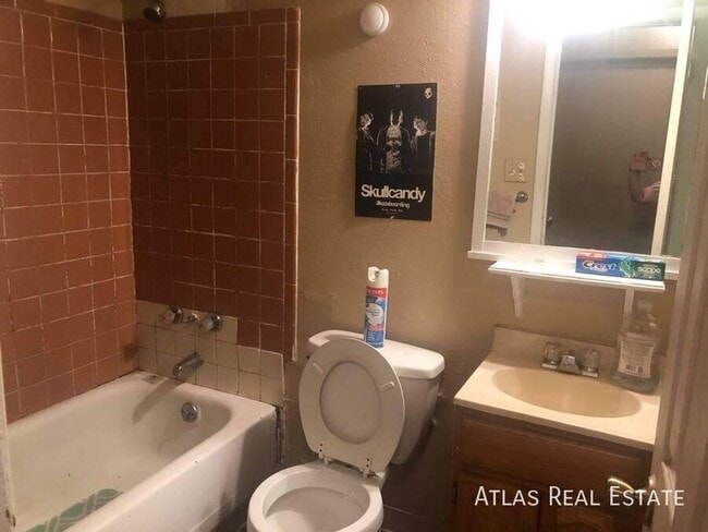 Building Photo - 5533 Xanadu St