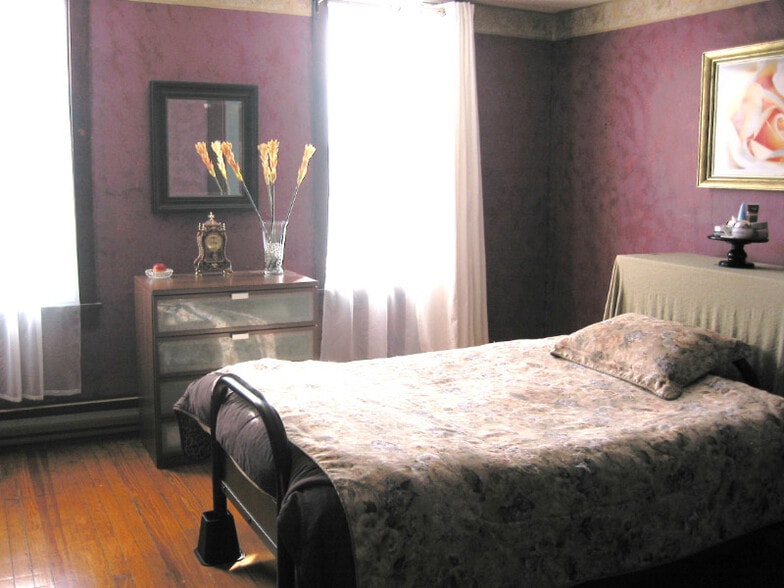 Building Photo - 32 W Elizabeth Ave