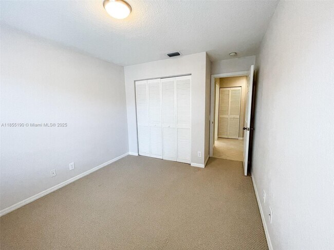 Building Photo - 686 Maplewood Ct