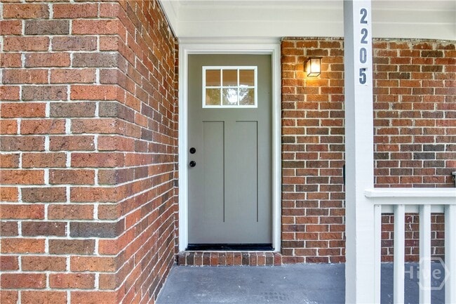 Building Photo - 2205 Iowa St