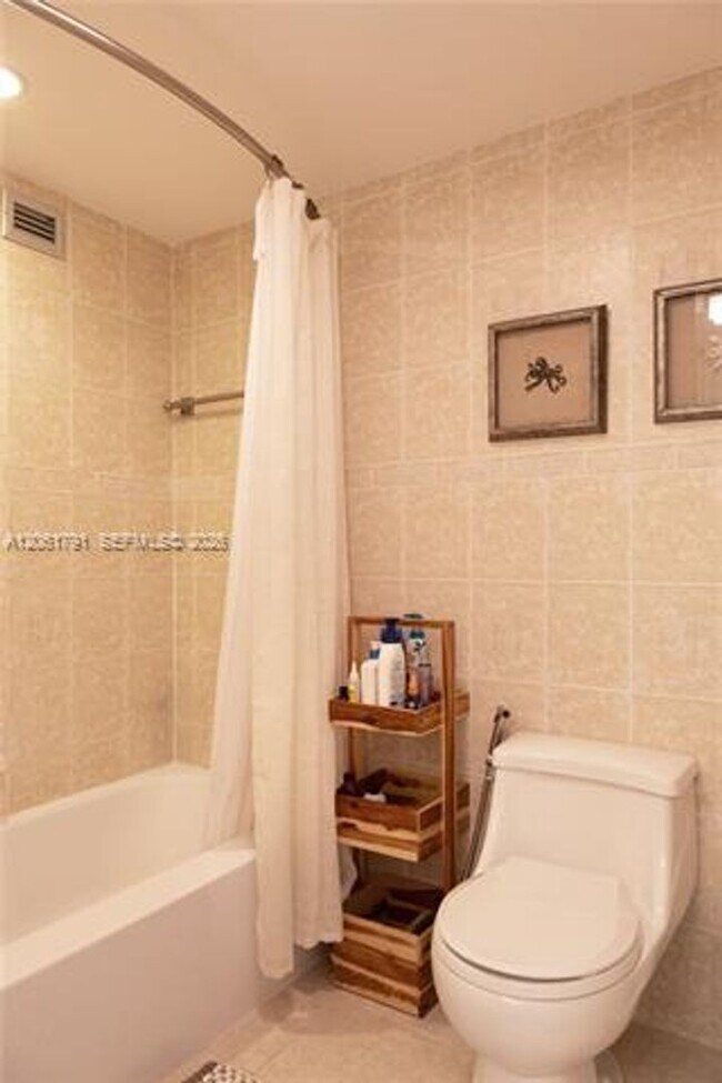 Building Photo - 1817 S Ocean Dr