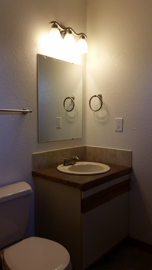 Building Photo - Condo for Rent