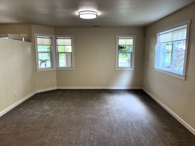 Building Photo - Senior Living Community (55+) - Standalone...