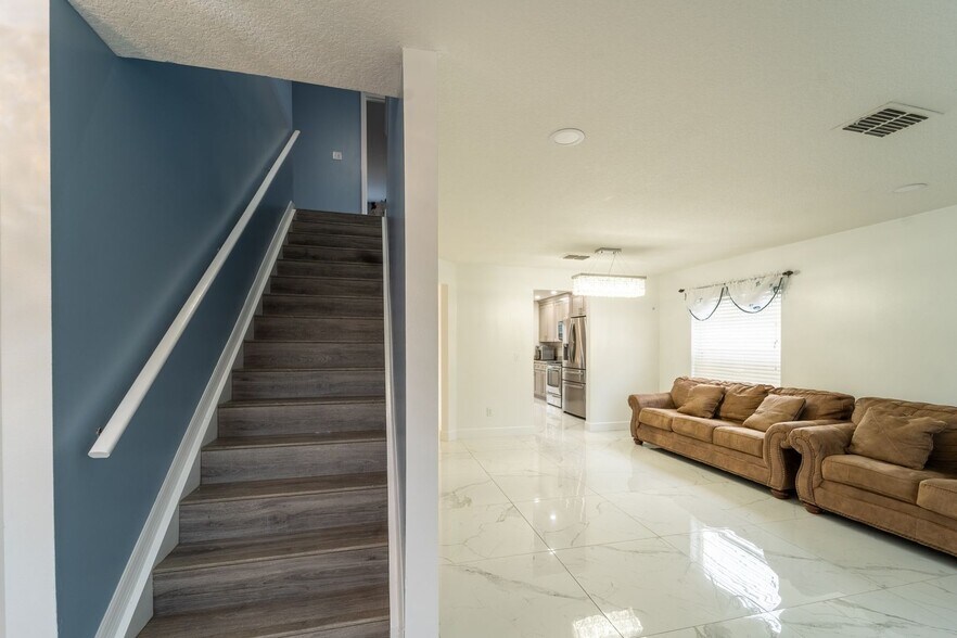 Building Photo - 129 Bella Rosa Cir