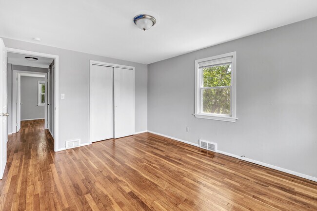 Building Photo - 150 Masarik Ave