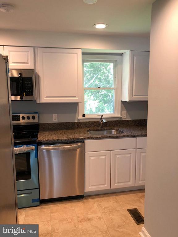 Building Photo - 204 Northview Dr