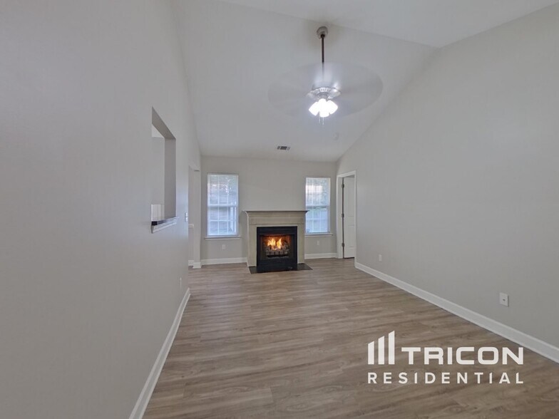 Building Photo - 5117 Magnasco Ln