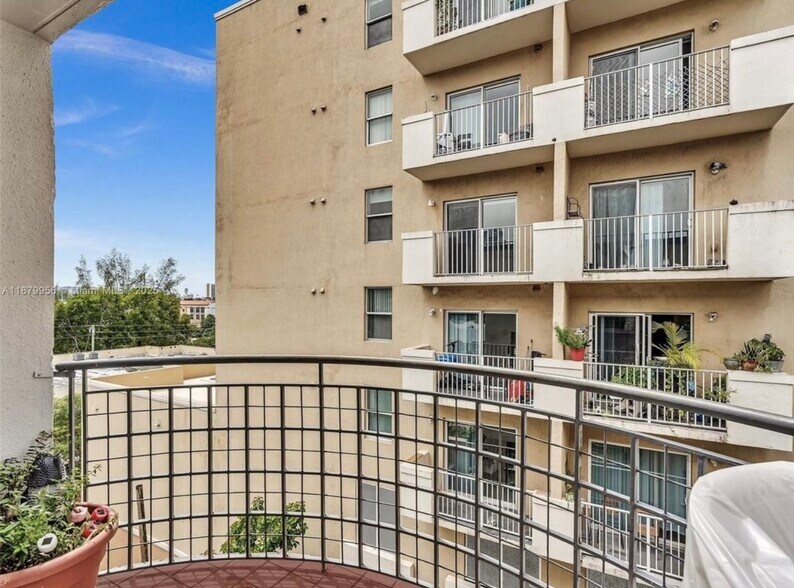 Building Photo - 546 SW 1st St