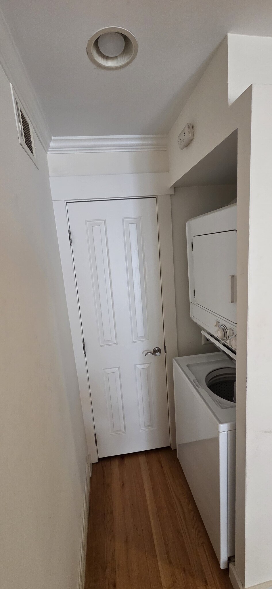 Building Photo - 1472 Albion St