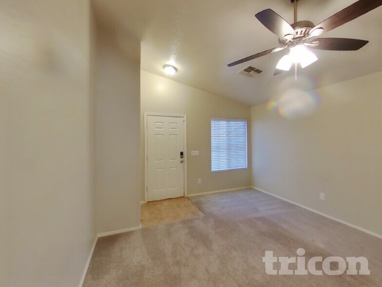 Building Photo - 1491 E Stirrup Ln