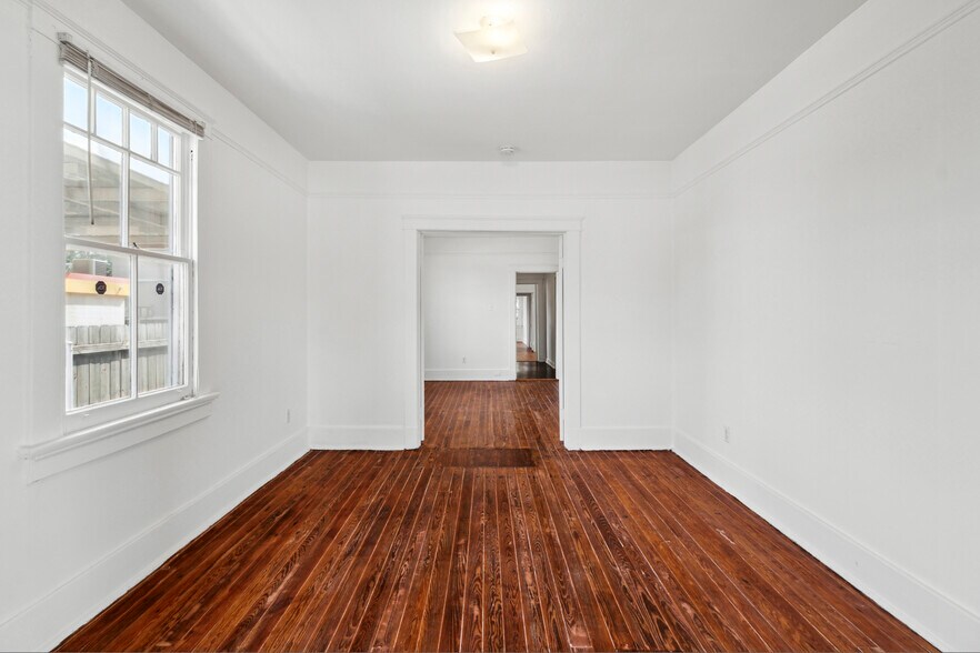 Building Photo - 2925 Milan St