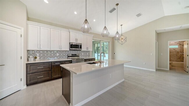 Building Photo - 6227 Tropicaire Blvd