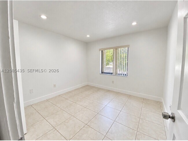 Building Photo - 8811 SW 123rd Ct