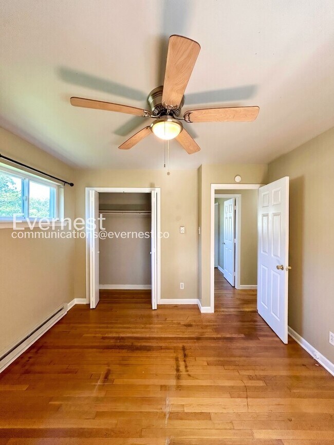 Building Photo - 3 Bed, 1.5 Bath Home with Off-Street Parking / Pet-Friendly / Available Now!