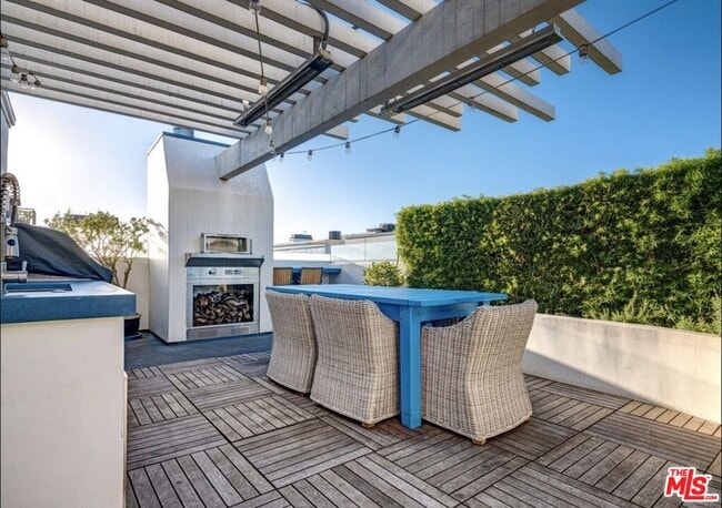 Building Photo - 129 Channel Pointe Mall