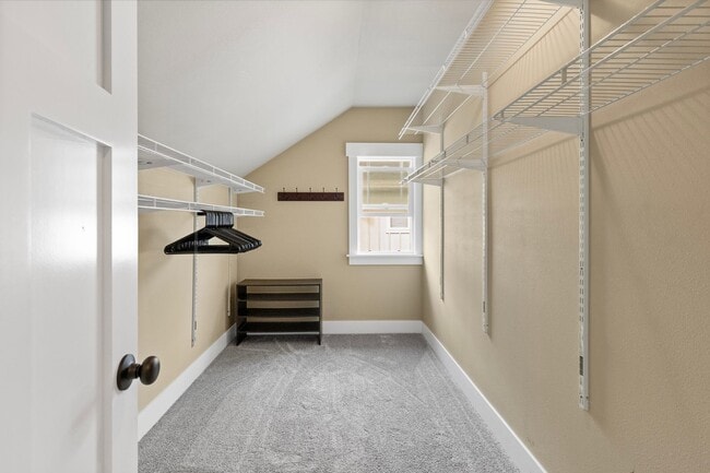 Building Photo - Valley St Duplex