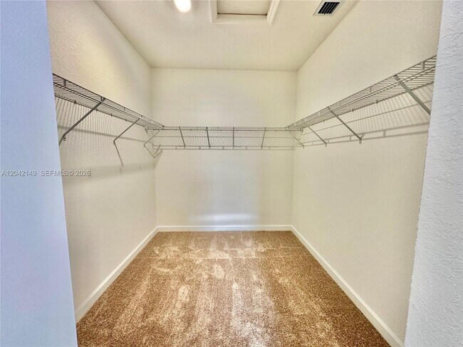 Building Photo - 114 SW 184th Ave