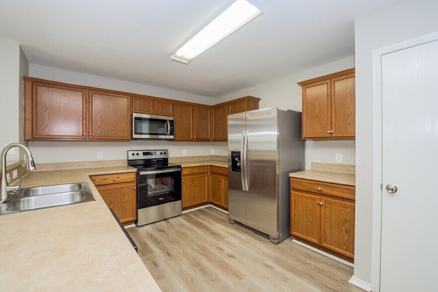Building Photo - 4700 Rhone Dr