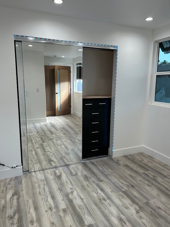 Building Photo - 1858 W 83rd St