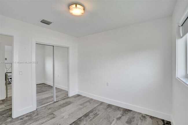 Building Photo - 8540 SW 20th St