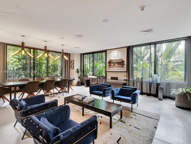 Building Photo - 121 NE 34th St