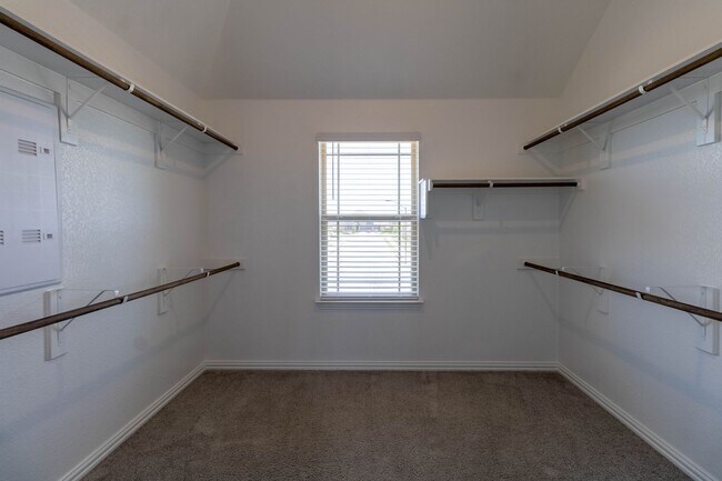 Building Photo - Stunning two story 4 bedroom with den and media/ game area in Pflugerville!