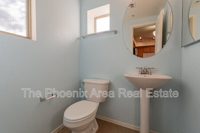 Building Photo - 2401 E Rio Salado Pkwy