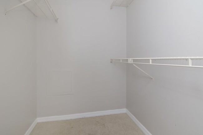 Building Photo - 221 Lake Brook Cir