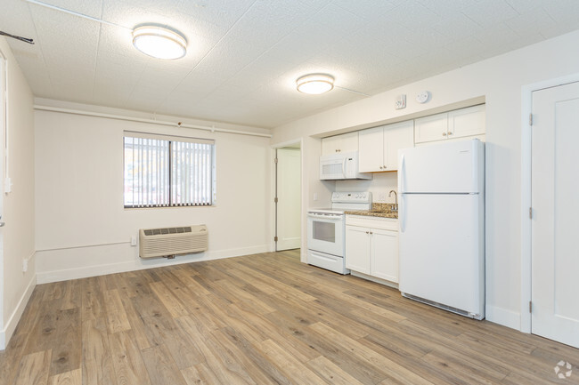 Studio, 1 BA - 305 SF - East Bay Flats