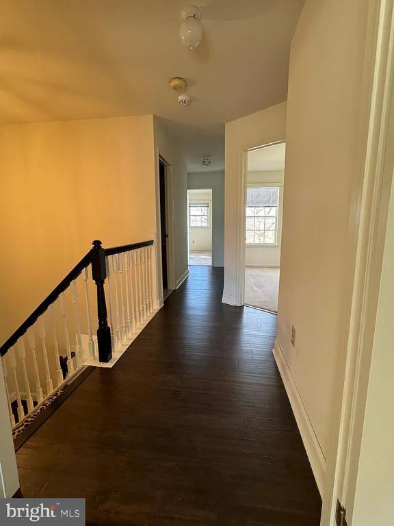 Building Photo - 518 Country Club Dr