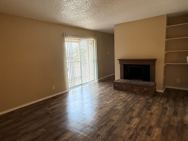 Building Photo - 4700 Boulder Dr