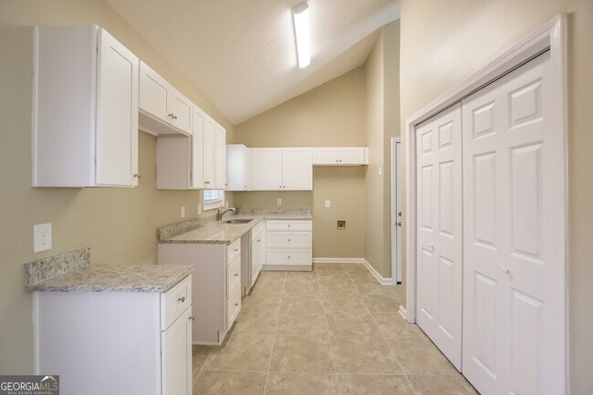 Building Photo - 302 W Paulding Blvd