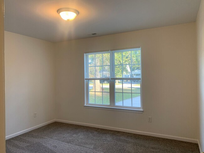 Building Photo - 3 Bedroom 2 Bath House on Victory Gardens ...