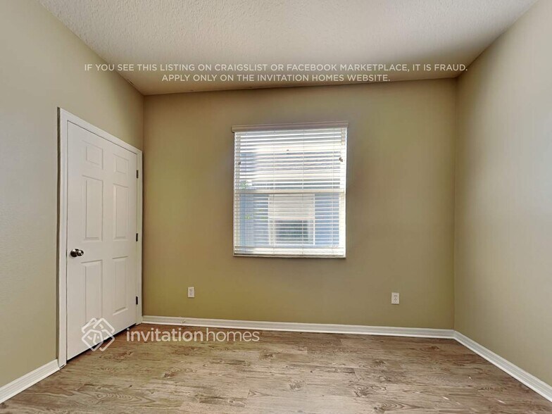 Building Photo - 11250 Creek Haven Dr