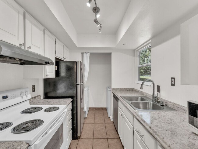Building Photo - POWDERWOOD 2 BED