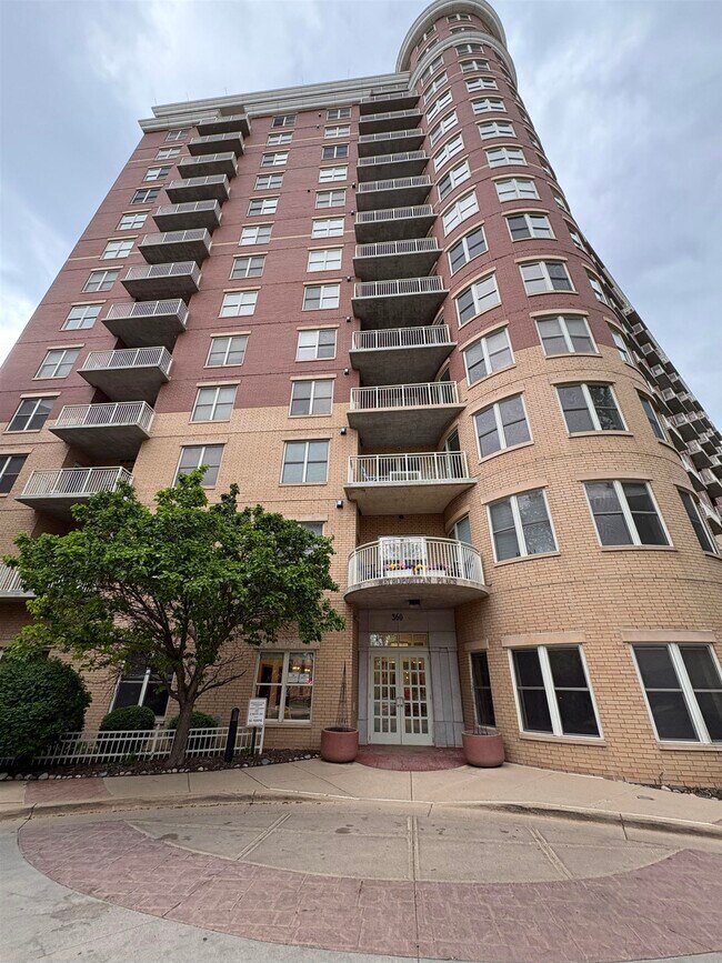 Building Photo - 360 W Washington Ave