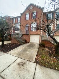 Building Photo - Application Fee Waived For Fall! A spacious three bedroom, two and one half bath townhouse locate...