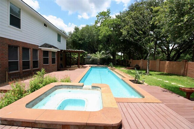 Building Photo - 5503 Medallion Pointe Ct