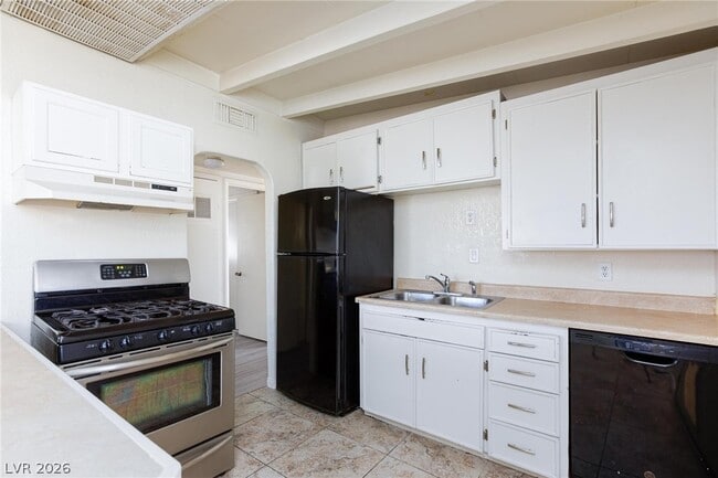 Building Photo - 232 Hillcrest Dr