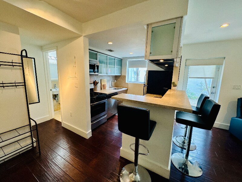 Building Photo - 741 6th St