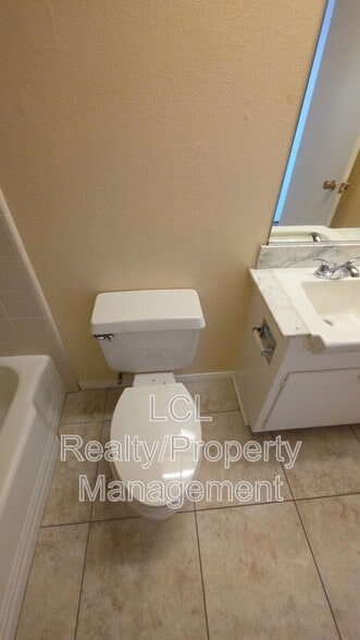 Building Photo - 26808 Augusta Dr