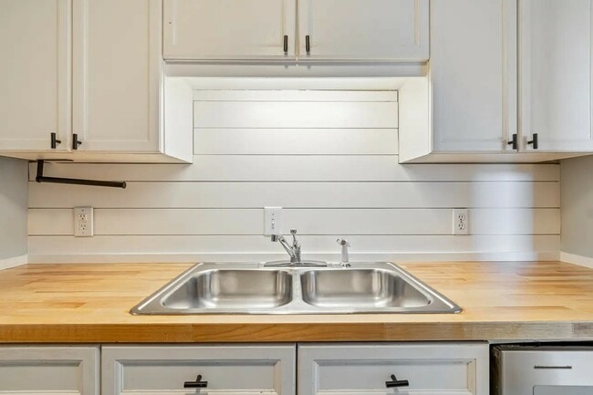 Building Photo - 420 Elysian Fields Rd