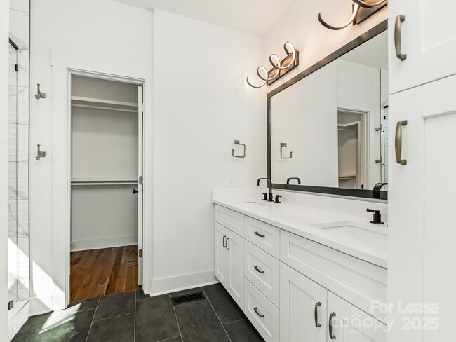 Building Photo - 1310 N Davidson St